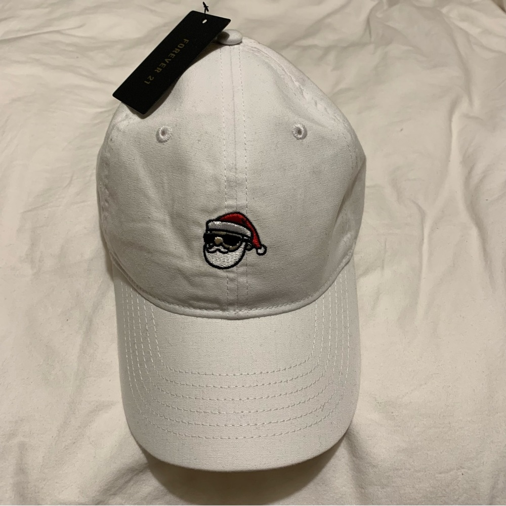 NWT FOREVER 21 WHITE SANTA CLAUS EMBROIDERED HAT